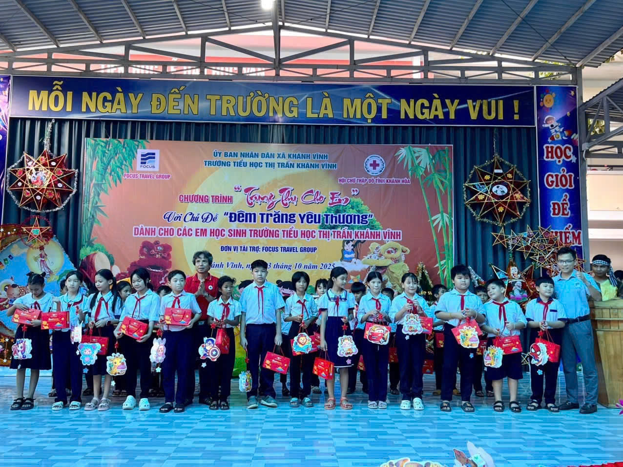 “Mid-Autumn Festival for Children” in Khanh Hoa