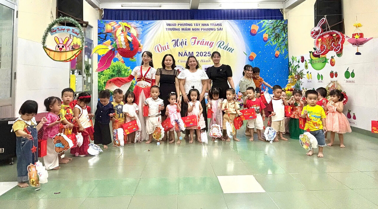 “Mid-Autumn Festival for Children” in Khanh Hoa